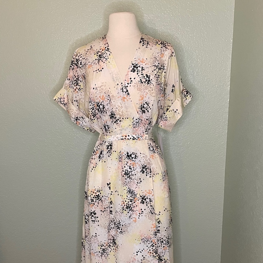 NWT Wrap dress with pockets